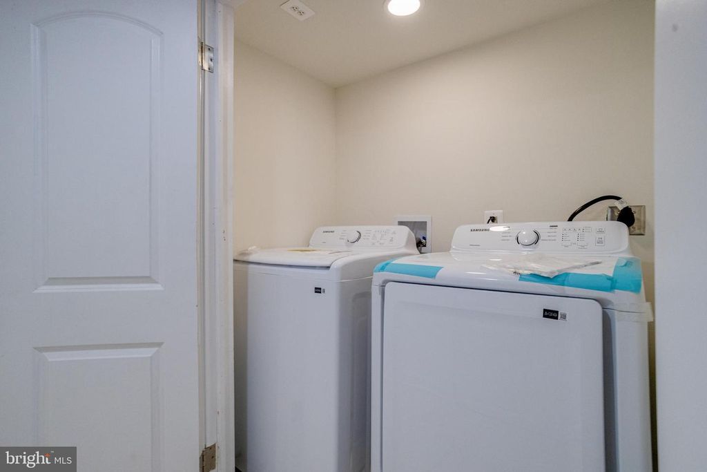 Image 60 of property listing at 3105 EVERGREEN AVE, Baltimore, MD 21214