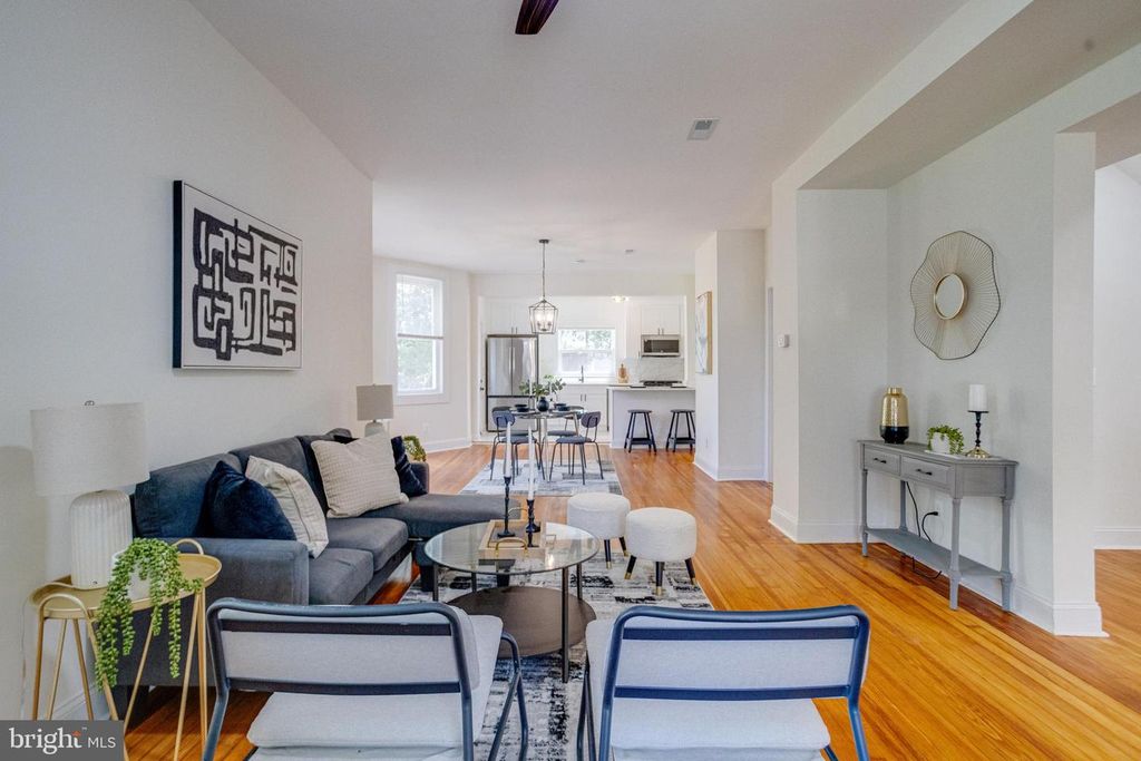 Image 8 of property listing at 3105 EVERGREEN AVE, Baltimore, MD 21214