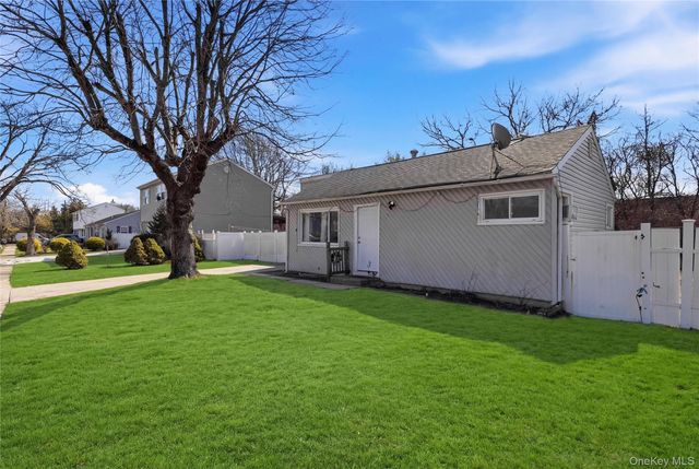 17 Cedar Street, Central Islip, NY 11722