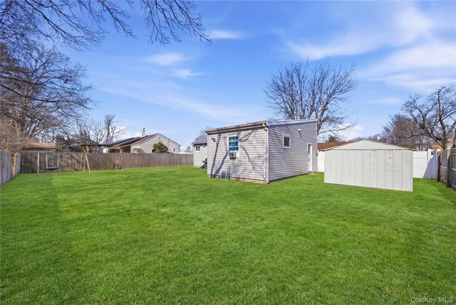 17 Cedar Street, Central Islip, NY 11722