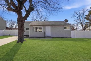 17 Cedar Street, Central Islip, NY 11722