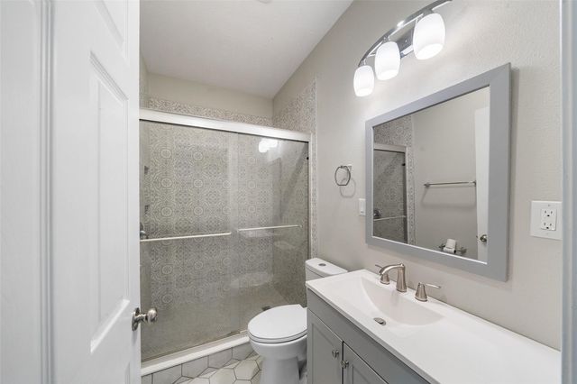 182 Yaupon Creek, Onalaska, TX 77360