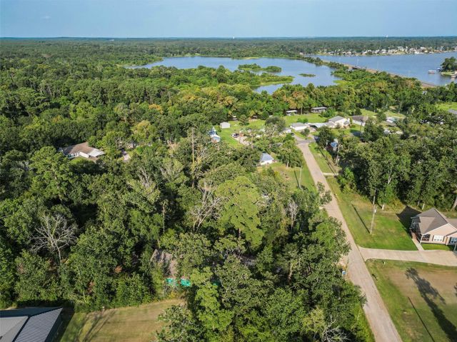 182 Yaupon Creek, Onalaska, TX 77360