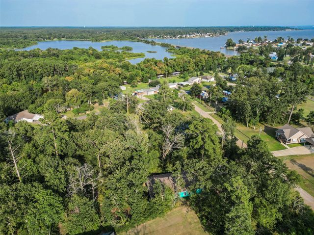 182 Yaupon Creek, Onalaska, TX 77360