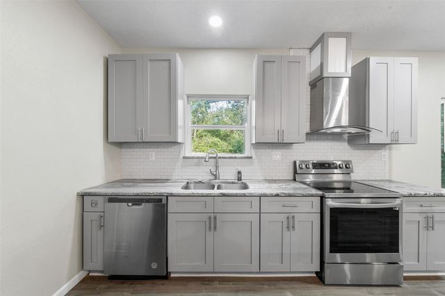 182 Yaupon Creek, Onalaska, TX 77360