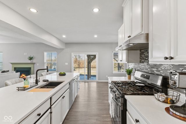 7146 W Stone Pass, New Palestine, IN 46163