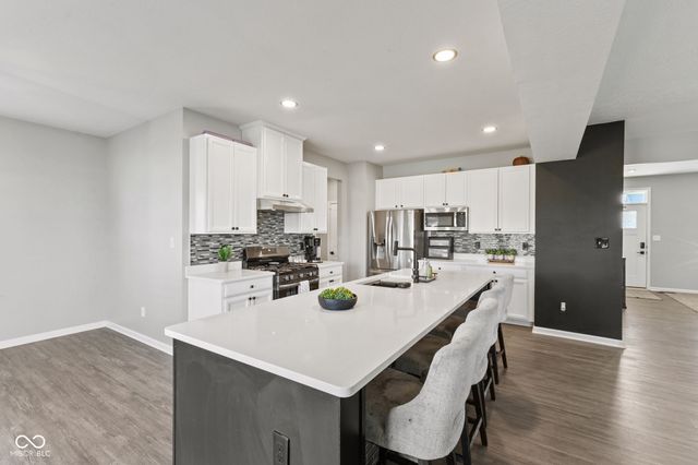 7146 W Stone Pass, New Palestine, IN 46163