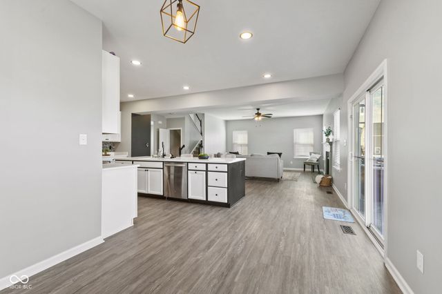 7146 W Stone Pass, New Palestine, IN 46163