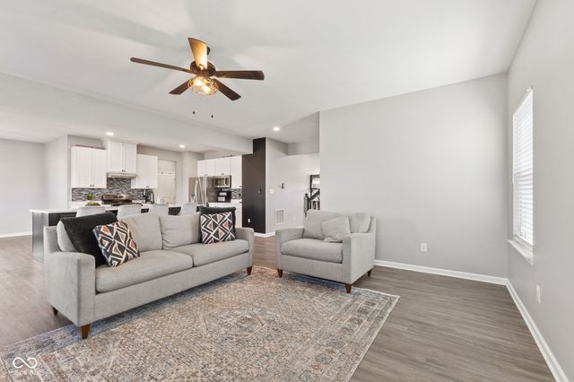 7146 W Stone Pass, New Palestine, IN 46163