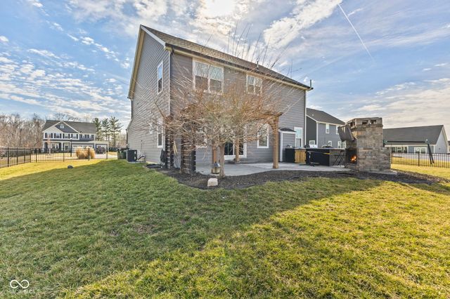 7146 W Stone Pass, New Palestine, IN 46163