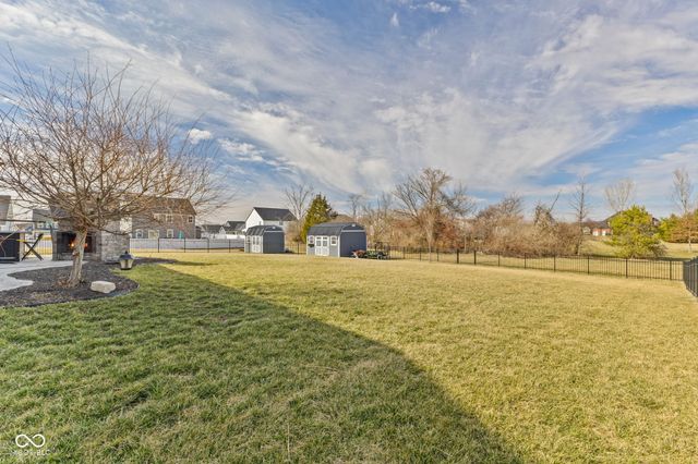 7146 W Stone Pass, New Palestine, IN 46163