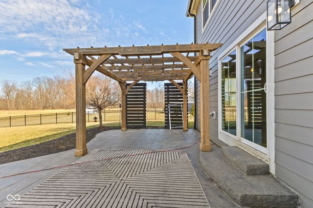 7146 W Stone Pass, New Palestine, IN 46163