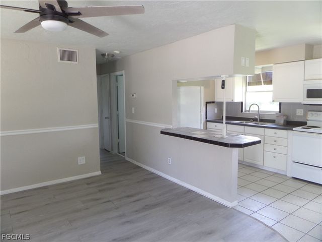 3960 Northside CIR, North Fort Myers, FL 33903