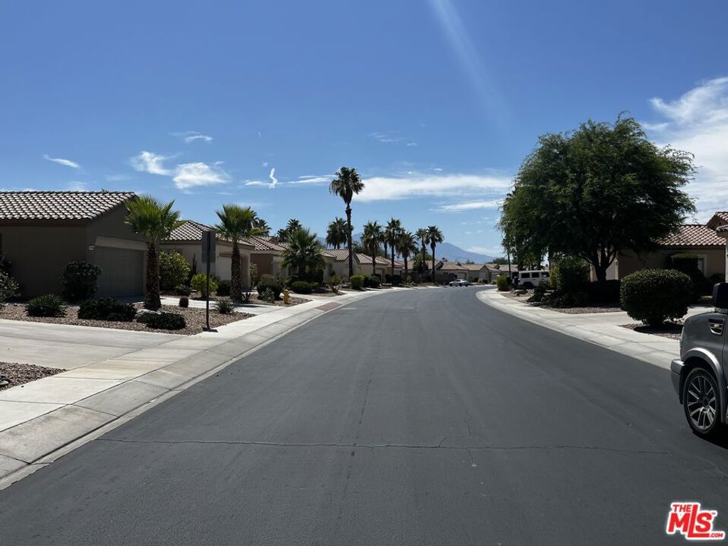 Image 34 of property listing at 78568 Glastonbury Way, Palm Desert, CA 92211