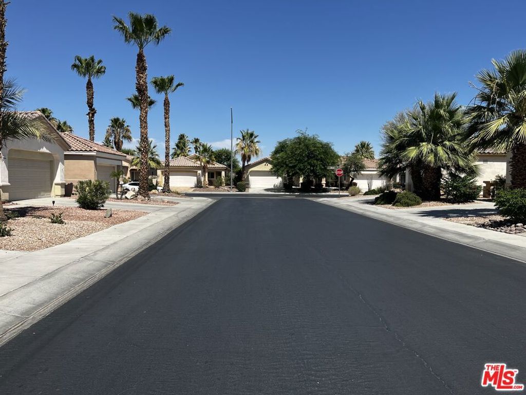 Image 35 of property listing at 78568 Glastonbury Way, Palm Desert, CA 92211