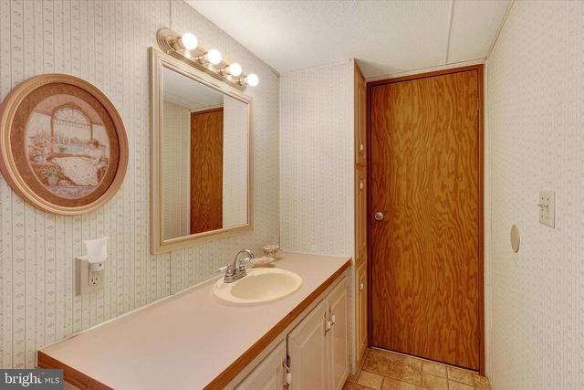102 THRUSH CT S, Lancaster, PA 17603