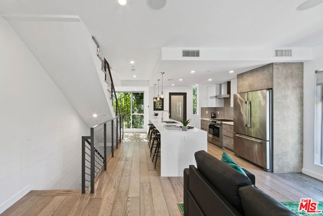 7198 Formosa Fusion Court, Los Angeles, CA 90046