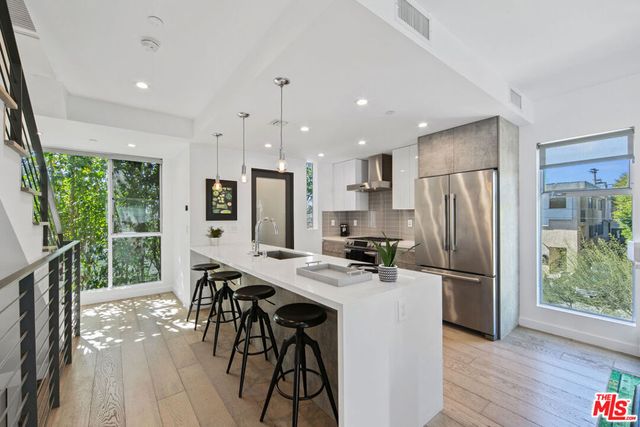 7198 Formosa Fusion Court, Los Angeles, CA 90046