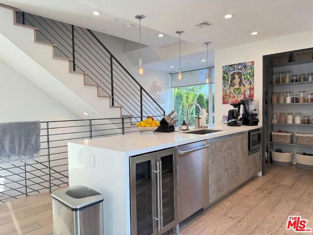 7198 Formosa Fusion Court, Los Angeles, CA 90046