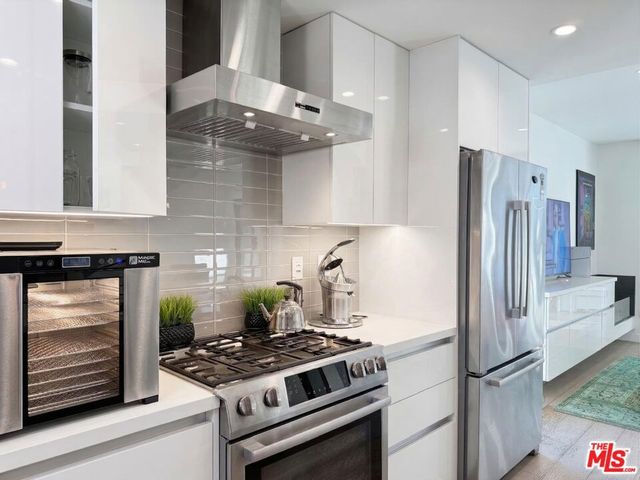 7198 Formosa Fusion Court, Los Angeles, CA 90046