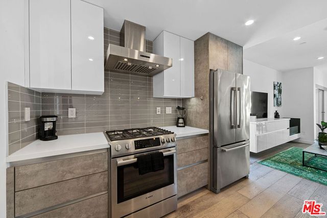 7198 Formosa Fusion Court, Los Angeles, CA 90046