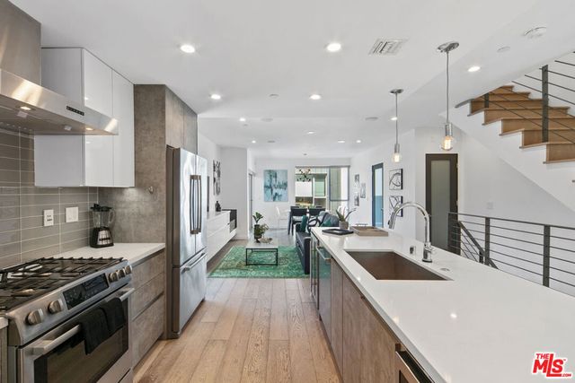 7198 Formosa Fusion Court, Los Angeles, CA 90046