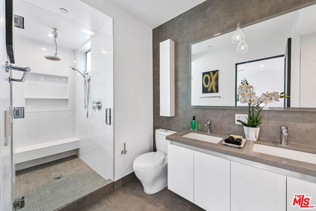 7198 Formosa Fusion Court, Los Angeles, CA 90046