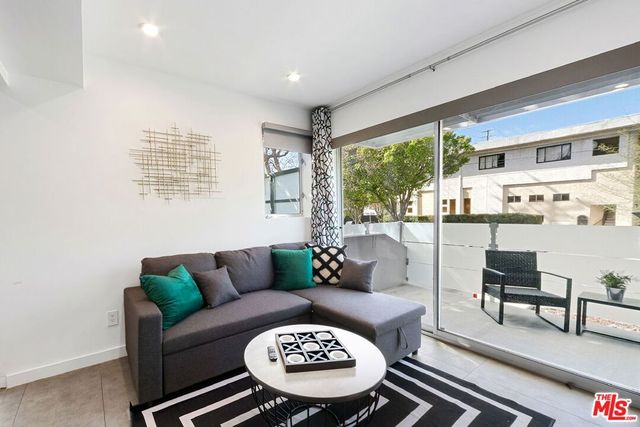 7198 Formosa Fusion Court, Los Angeles, CA 90046