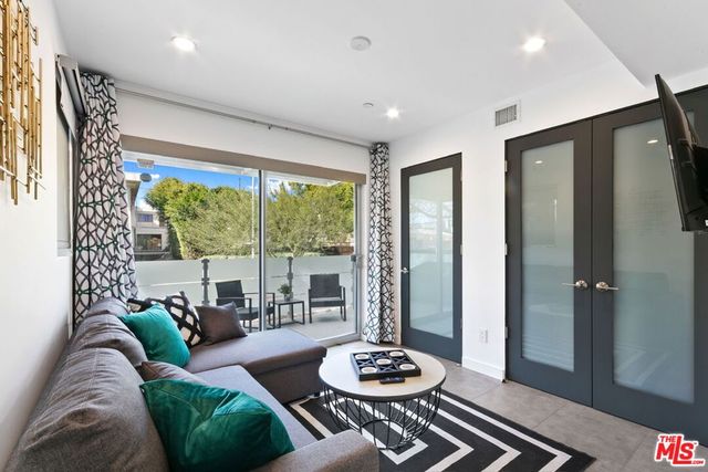 7198 Formosa Fusion Court, Los Angeles, CA 90046