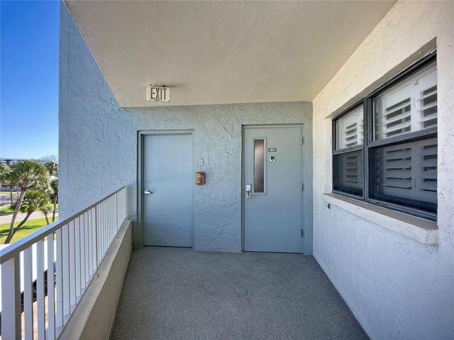 5770 MIDNIGHT PASS ROAD 301, Sarasota, FL 34242
