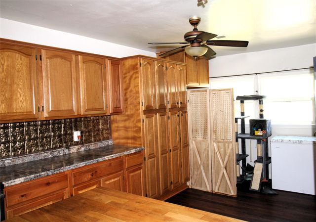 303 N 9th Street, Beasley, TX 77417