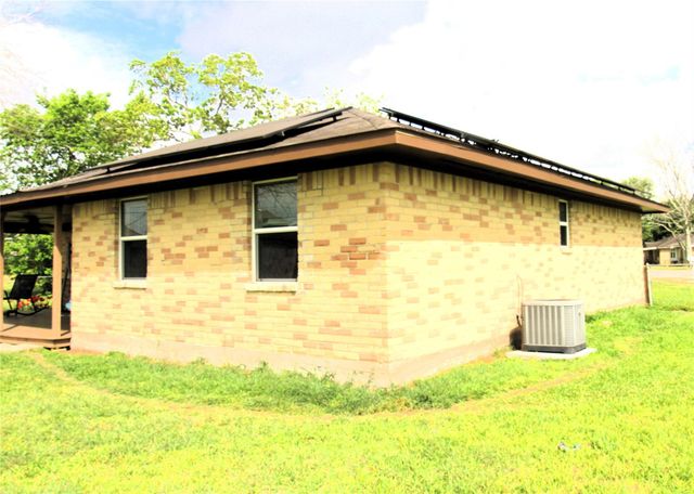 303 N 9th Street, Beasley, TX 77417