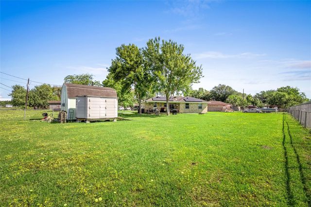 303 N 9th Street, Beasley, TX 77417