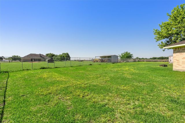 303 N 9th Street, Beasley, TX 77417