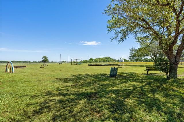 303 N 9th Street, Beasley, TX 77417