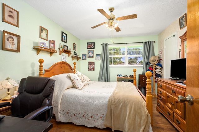 303 N 9th Street, Beasley, TX 77417