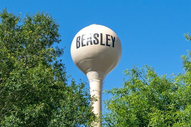 303 N 9th Street, Beasley, TX 77417