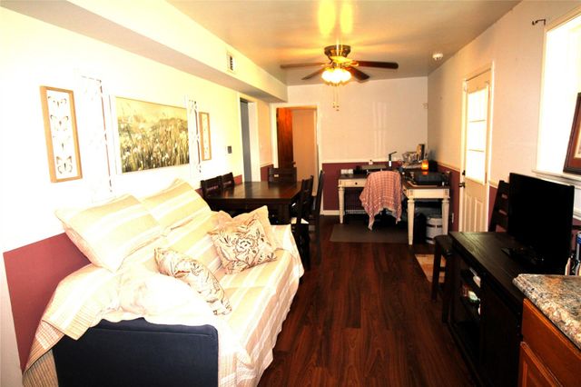 303 N 9th Street, Beasley, TX 77417