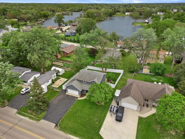 11901 224th AVENUE, Bristol, WI 53104