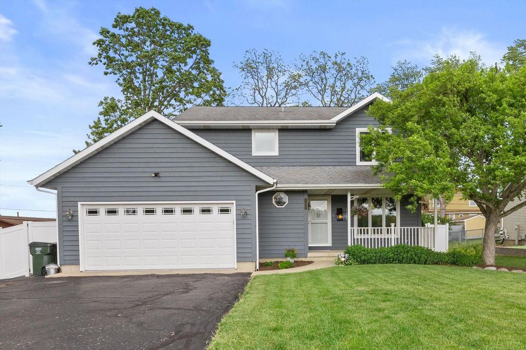 11901 224th AVENUE, Bristol, WI 53104