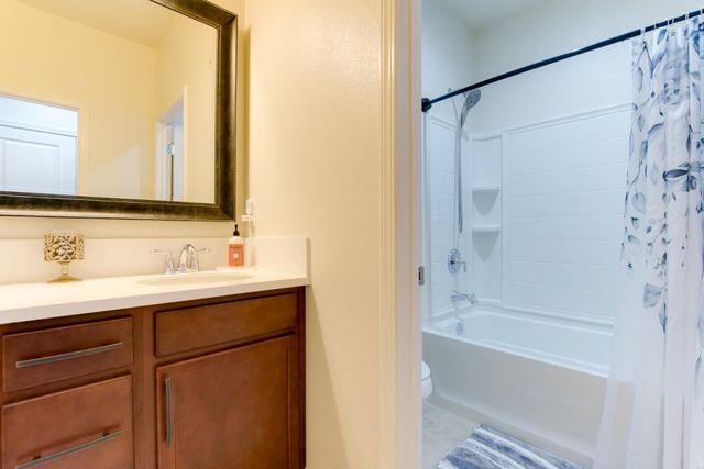 542 Cadiz Drive, Hollister, CA 95023