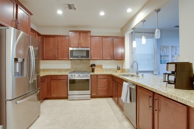 542 Cadiz Drive, Hollister, CA 95023