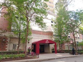21 W Chestnut Street 602, Chicago, IL 60610