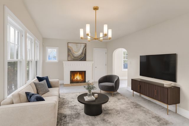 624 Lincoln Avenue, Elgin, IL 60120