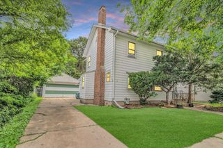 624 Lincoln Avenue, Elgin, IL 60120