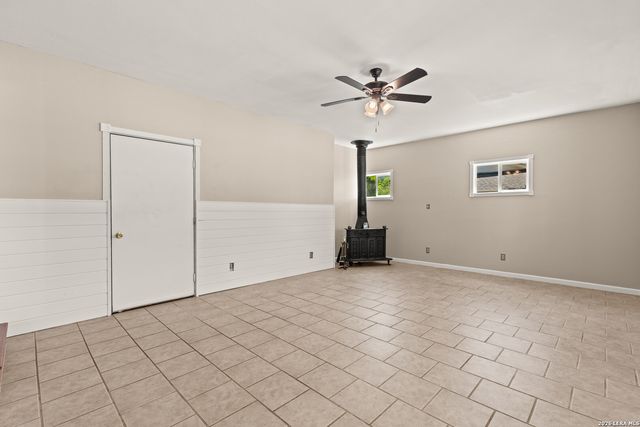 904 COUNTRY RD, Blanco, TX 78606