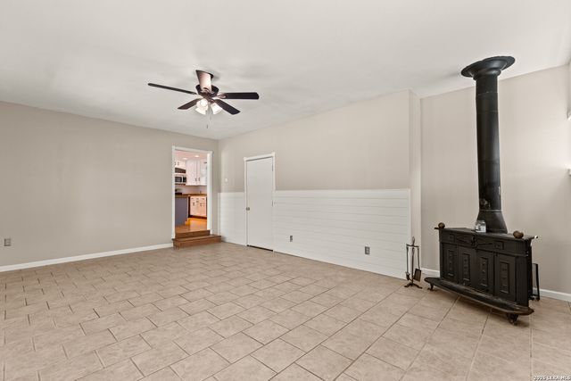 904 COUNTRY RD, Blanco, TX 78606