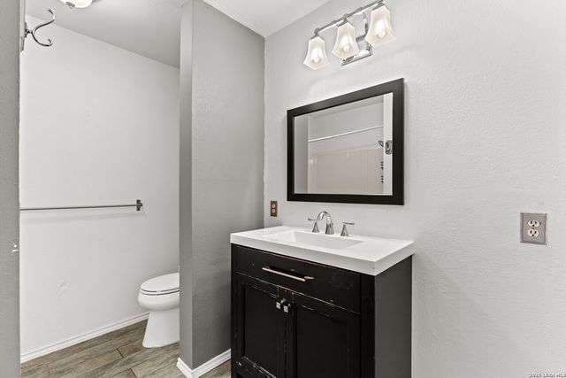 904 COUNTRY RD, Blanco, TX 78606