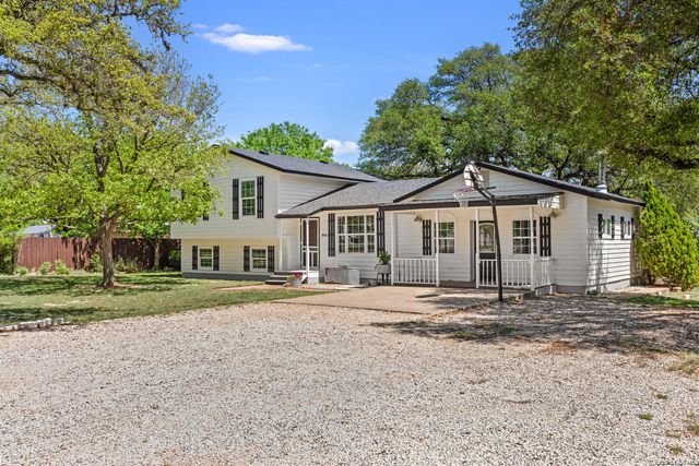 904 COUNTRY RD, Blanco, TX 78606