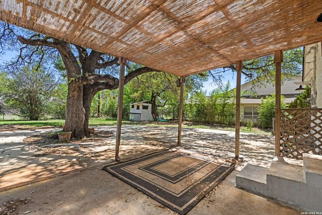 904 COUNTRY RD, Blanco, TX 78606